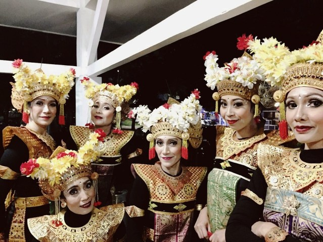 usia-cantik-teman-menari