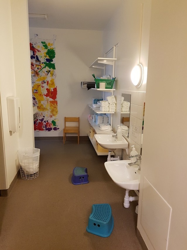 Preschool-swedia-ruang-ganti